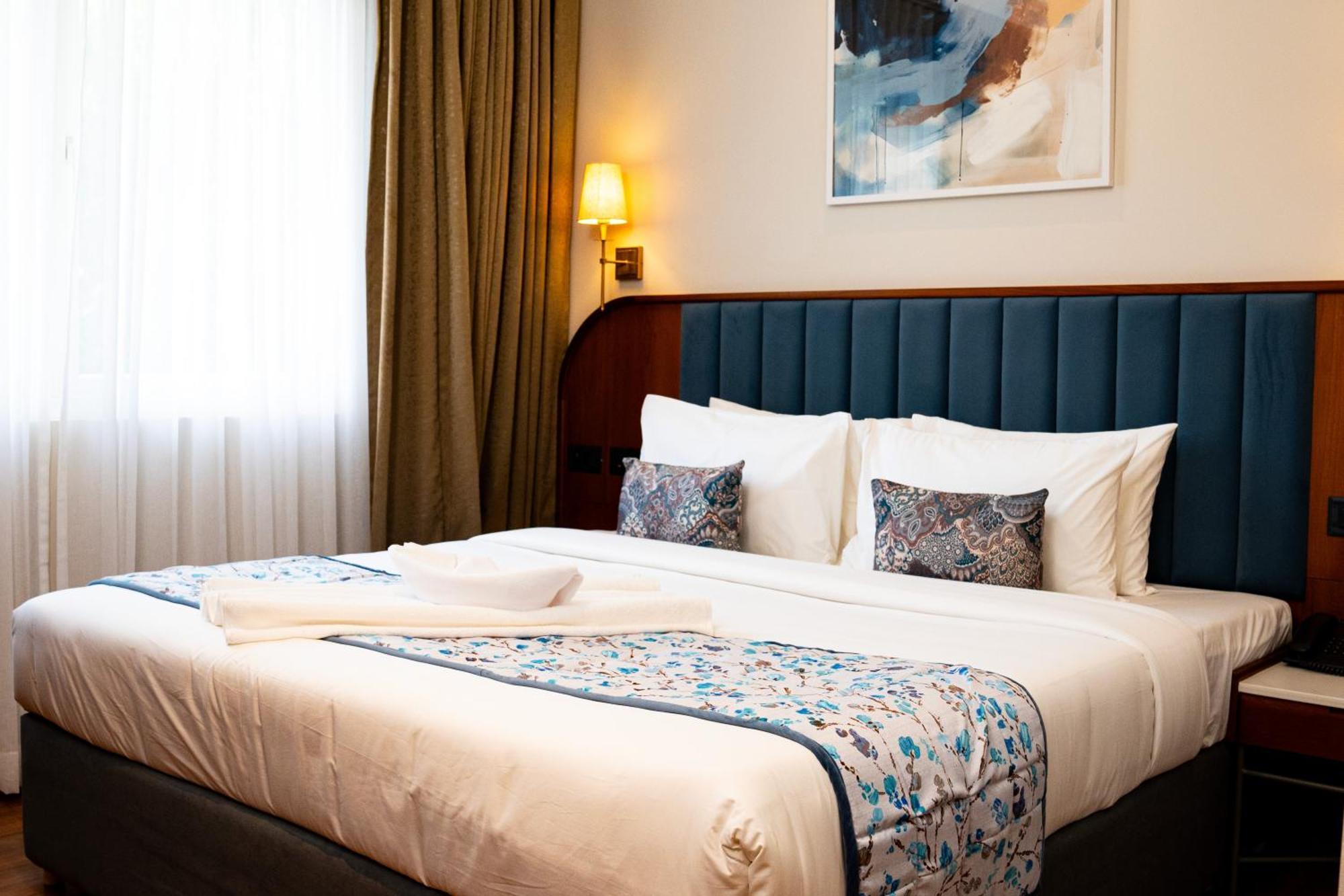 Hotel Benhur Kochi Luaran gambar